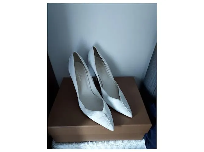 Michel Perry White Heels
